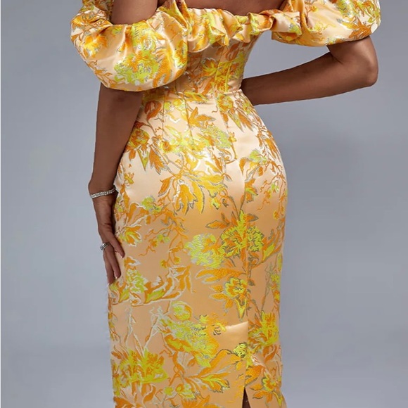 Off Shoulder Pleated Elegant Midi Dress - Picture 2 of 3